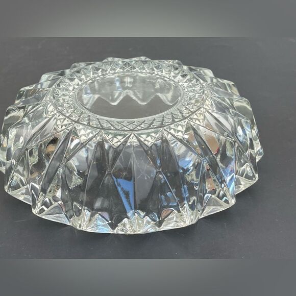 Vintage Crystal cut KIG astray || Made in Malaysia || Round crystal ashtray - Picture 7 of 13